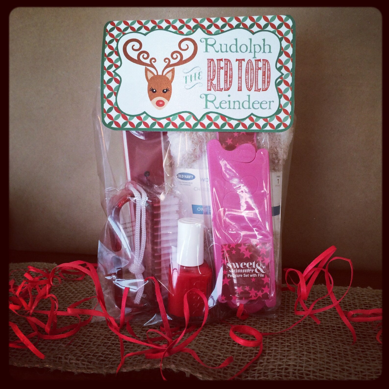 Rudolph the Red-toed Reindeer Gift Tags and Bag Topper. Perfect for ...