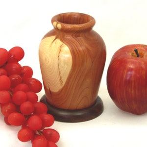 Cute Little Cedar Wood Vase for Dry Flowers (R2A-010)