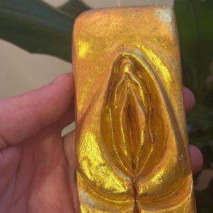 The Viral Gold Vulva Candle as mentioned on The Wirecutter Podcast