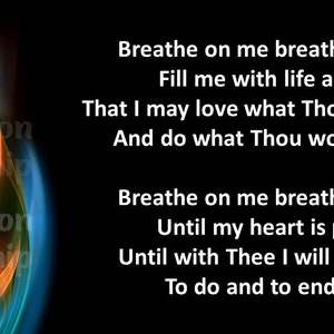 Puede incluir: Fondo negro con texto blanco de un himno religioso. El texto está en una fuente serif. El lado izquierdo de la imagen tiene un diseño abstracto colorido con tonos naranja, azul y amarillo. También están presentes las palabras "Envision Worship".