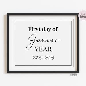 First Day of Junior Year Sign Printable Photo Prop Modern Sign First Day of School Class of 2027 INSTANT DOWNLOAD Back to School 11th Grade