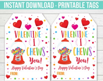 Może przedstawiać: Dwie drukowane etykiety na prezenty walentynkowe z automatem do gum do żucia z kolorowymi gumami do żucia i tekstem "Valentine I Chews You! Happy Valentine's Day From:"