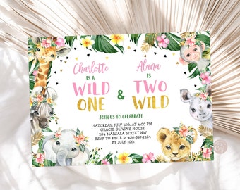 Op de afbeelding: Een jungle-thema verjaardagsuitnodiging voor twee meisjes. De uitnodiging toont een giraffe, zebra, olifant, leeuw en aap met bloemenkransen. De tekst luidt "Charlotte is een Wilde & Alana is Twee Wild".