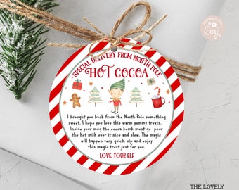 Puede incluir: Un círculo rojo y blanco a rayas con un duende navideño sosteniendo un bastón de caramelo. El círculo tiene el texto "SPECIAL DELIVERY FROM NORTH POLE HOT COCOA" y "LOVE, YOUR ELF".