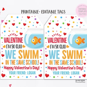 Etiquetas de San Valentín con peces de colores, etiqueta "Nadamos en la misma escuela", plantilla editable para maestros de preescolar y primaria con diseño de pez de San Valentín.