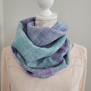 Delphine chunky cowl (silk nettle weft)