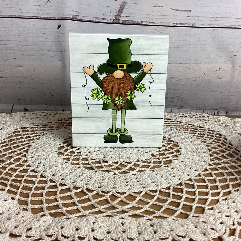 StPatricks day Shelf Sitter,stPatrick sign,st patrick block,stPatricks day Day decor,tiered tray,decor,mantle decor,gnomes,green,shamrocks Gnome shamrock baner