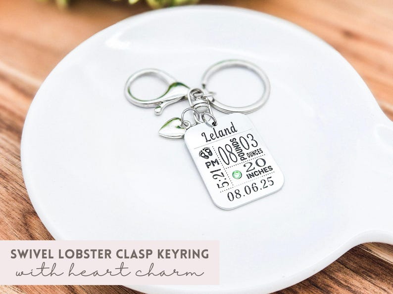 Regalo para mamá primeriza: llavero personalizado con estadísticas del bebé y piedra de nacimiento incrustada. Swivel Keyring+Heart