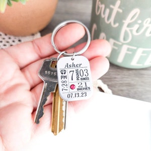 Regalo para mamá primeriza: llavero personalizado con estadísticas del bebé y piedra de nacimiento incrustada. imagen 8