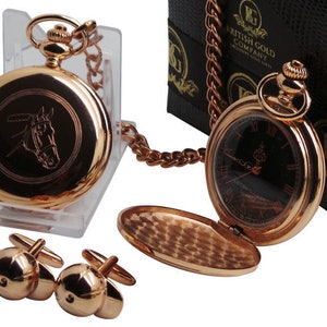 Orologio da tasca personalizzato in oro rosa con cavallo e gemelli da berretto da fantino, set regalo equestre di lusso per equitazione, salto ostacoli e testa di cavallo da corsa
