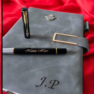 Personalisierte RAF A5 Journal Note Adressbuch und gravierter Tintenroller Luxus Geschenkset Royal Air Force Geschenke Goldwappen Militär