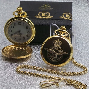 Orologio da tasca in oro placcato 24k della RAF in una lussuosa custodia regalo con certificato, set di distintivi con stemma inciso della Royal Air Force, ciondolo militare personalizzato