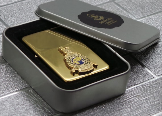 Encendedor de cigarrillos personalizado grabado de los Royal