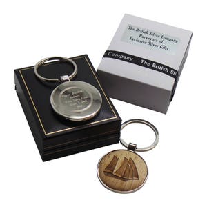 Voile bateau Yacht porte-clé personnalisé argent ou or gravé porte-clé boîte nautique navire marchand Royal Navy Sailor étroit nautique cadeau