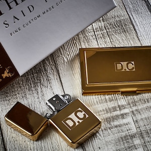Estuche de tarjeta de oro personalizado y encendedor de cigarrillos Identificación de crédito comercial Titular de pase de membresía Grabado personalizado Grabado gratuito Juego de regalo de lujo