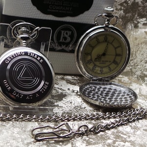 Personalisierte AA-Nüchternheits-Symbol Taschenuhr-Silber-Luxus-Geschenk-Etui Alkoholiker Anonyme Erholung Kostenlose Individuelle Gravur jeden Tag