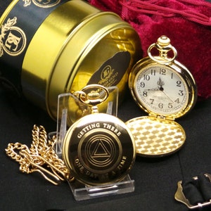 AA Nüchternheits-Symbol Personalisierte Taschenuhr-Silber-Luxus-Geschenk-Etui Alkoholiker Anonyme Erholung Kostenlose Benutzerdefinierte Gravur Eines Tages nach dem anderen