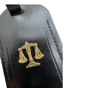 Droit personnalisé Balances juridiques de la justice Étiquette de bagage en cuir Gravé Voyage Vol Valise Porte-documents Avocat personnalisé Avocat