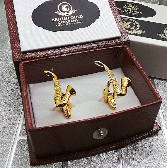 Gemelos De Esmoquin Con Forma De Saxofón - Diseño Intrincado, Cierre De Bala, Presentados En Caja De Regalo, Ideal Para Músicos Y Amantes Del Jazz