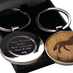 Pferd Holz Schlüsselring Reiter Geschenke Pferd Reiten Rennpferd personalisiert versilbert Handarbeit Gravur Schlüsselanhänger Luxus Geschenkbox