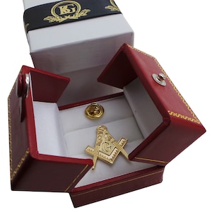 Masonic Gold Lapel Pin 24k Clad Crest for Freemasons Brother any Lodge Luxury Case Freemason Gifts Jacket pin Engraved Decorative gift