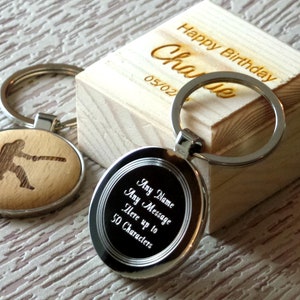 Brelok do kluczy z nadrukiem Cricket Personalizowany brelok do kluczy z grawerunkiem Luksusowe pudełko na prezent Srebrne drewniane imię data wiadomość grawerowanie kij do krykieta prezenty dla krykiecisty