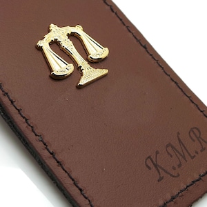 Droit personnalisé Balances juridiques de la justice Étiquette de bagage en cuir Gravé Voyage Vol Valise Porte-documents Avocat personnalisé Avocat
