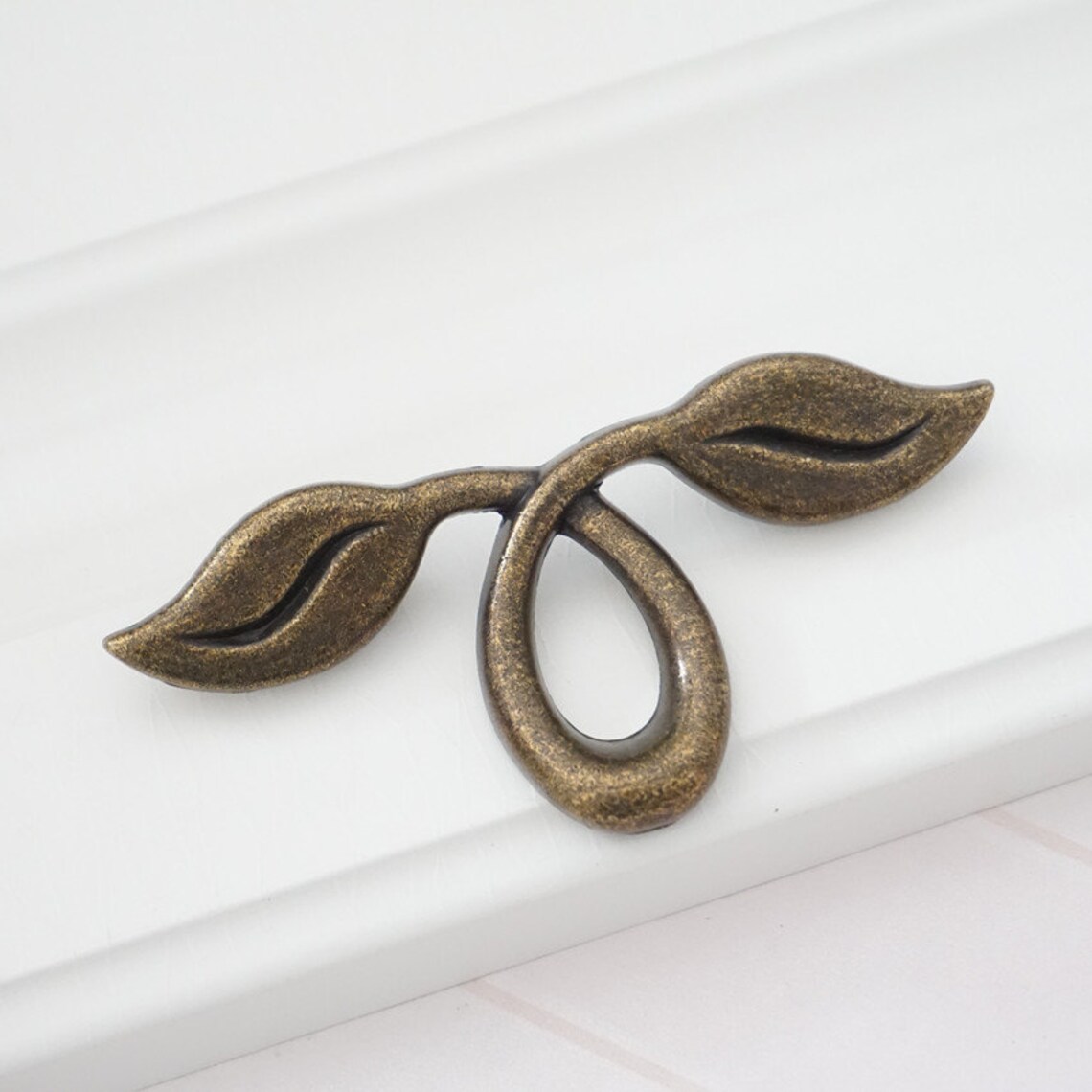 2 Antique Bronze Leaf Dresser Pull Drawer Pulls Handles Etsy