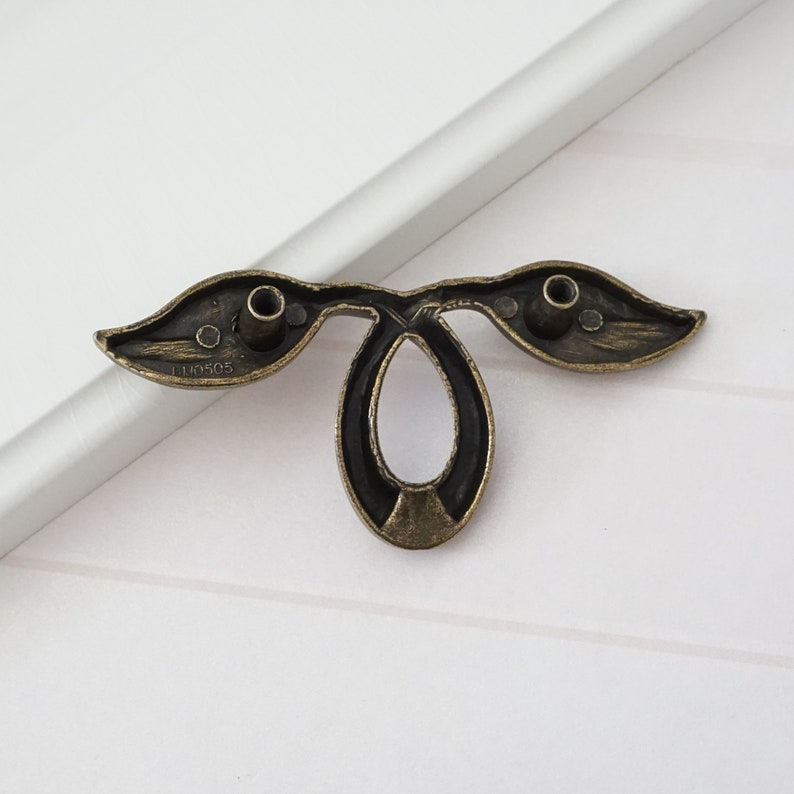 Unique Leaf 2 Hole to Hole Dresser Pull Drawer Pulls Handles Knob