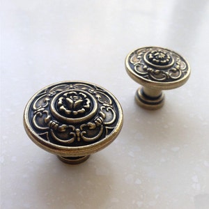 Shabby Chic Dresser Knob Pull Drawer Knobs Pulls Handles Antique Bronze Flower Cabinet Handle Pull Knob / French Country Home Deco