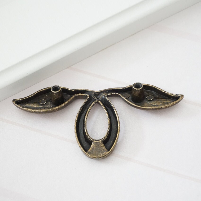 2 Antique Bronze Leaf Dresser Pull Drawer Pulls Handles Etsy