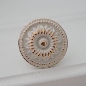 Shabby Chic Knobs Dresser Knob Creamy White Gold Kitchen Round Cabinet Knobs / Drawer Knobs Pulls Handles Door Knob Pulls