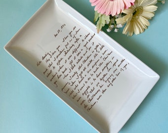 Plateau rectangulaire avec écriture manuscrite personnalisée pour une recette ou une lettre d'amour