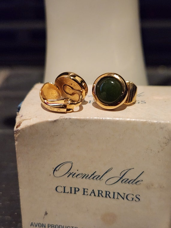 Beautiful 1977 Avon Oriental Jade Clip on Earring… - image 10