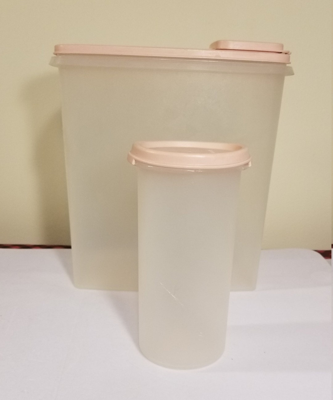 Vintage Tupperware Brand Nesting Cylinder Tupperware, White Plastic  Tupperware With Dark Pink Lids, Vintage Food Storage Containers USA Made 