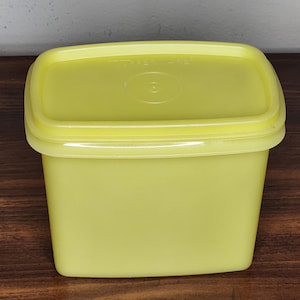 Vintage Lemon Yellow Tupperware Rectangular Shelf Saver Container With Lid #1243-11