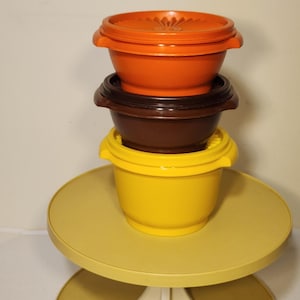 Three Vintage Tupperware 20 oz Servalier Bowls in Harvest Colors #886 and Servalier Lids #812