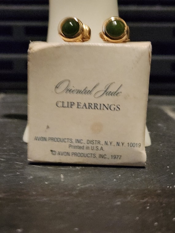 Beautiful 1977 Avon Oriental Jade Clip on Earring… - image 8