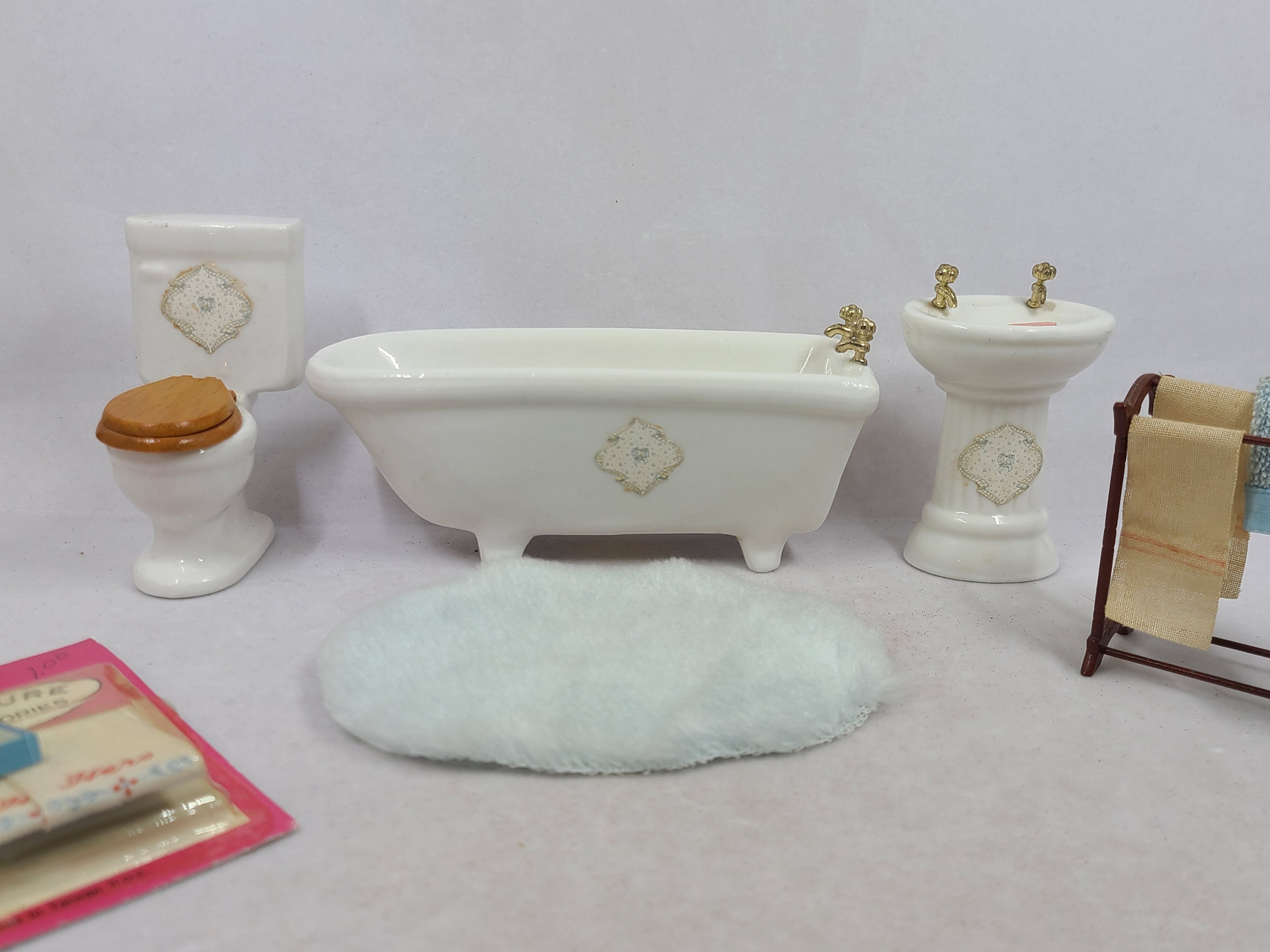 Miniature Dollhouse FAIRY GARDEN  Accessories ~ Bathroom His & Hers Towels Soap 