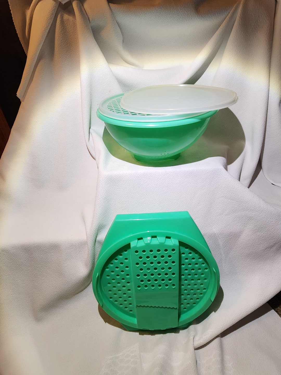 Vintage Jadeite Tupperware Grater Bowl and Colander With Lids 7866