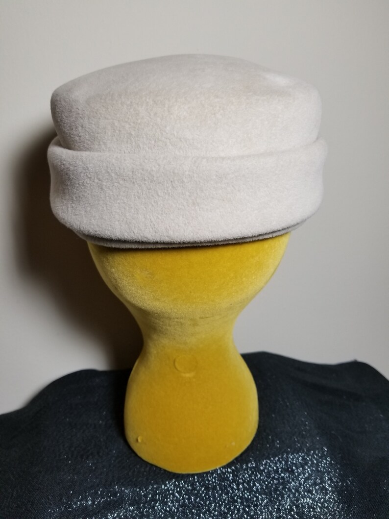Beautiful Vintage Pillbox Hat With Fur Bow Body Made In Italy Vintage Ladies Hat