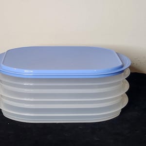 Recipiente apilable para nevera Tupperware, contenedor para carne y queso, color azul verdadero vintage.