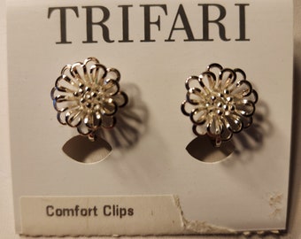 Vintage Trifari Silver Tone Filigree Comfort Clip On Earrings On Card