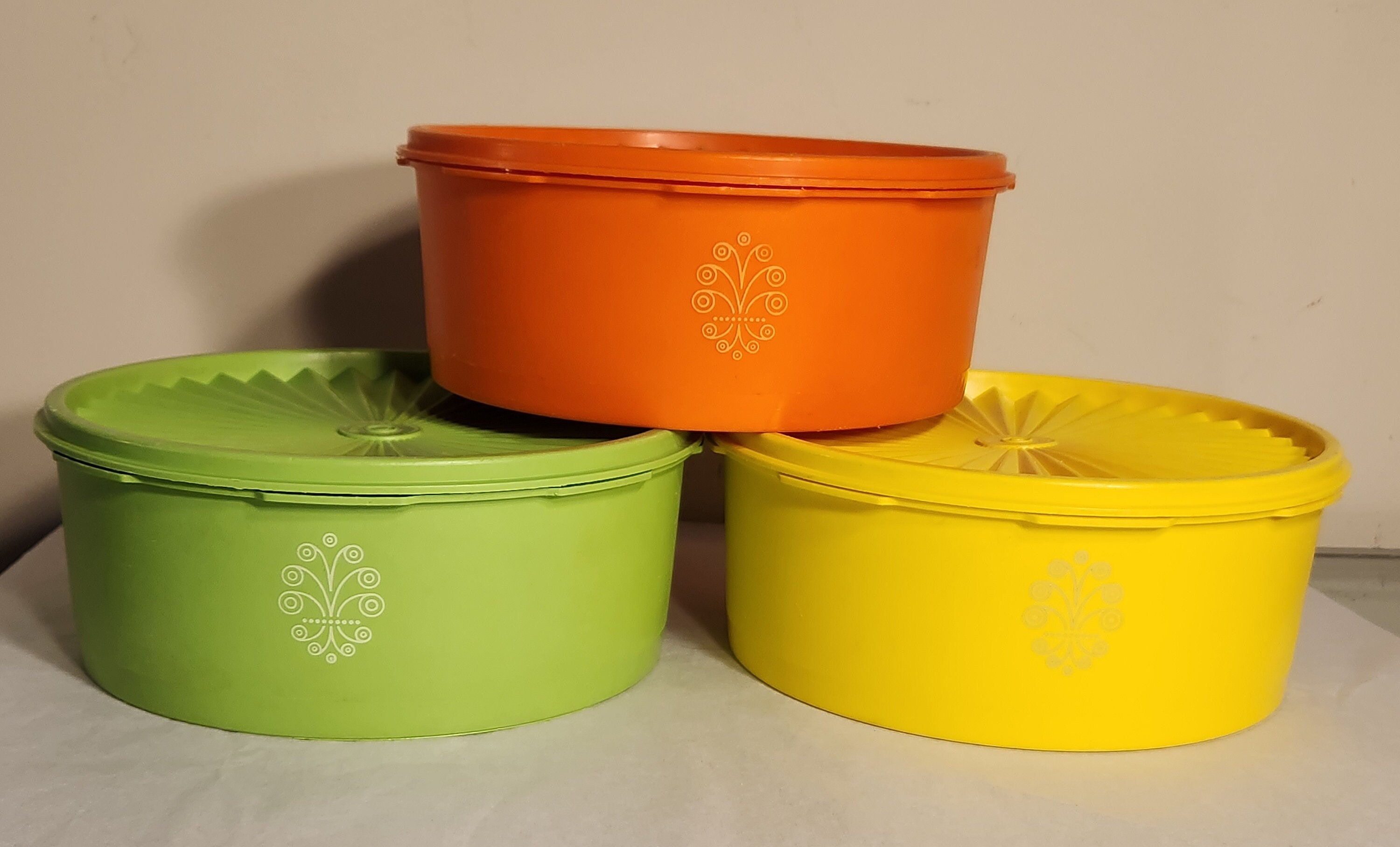 Vintage Tupperware Harvest Servalier Containers, Orange and Yellow  Tupperware, Set of Three Storage Containers, Retro Tupperware, Starburst