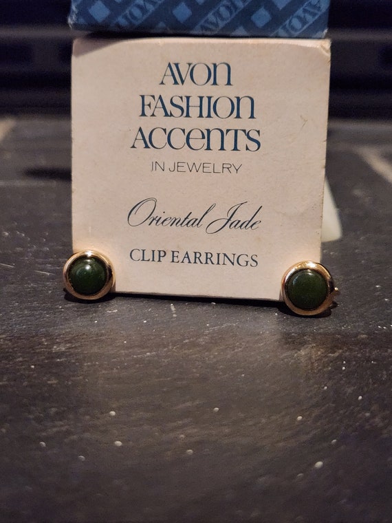Beautiful 1977 Avon Oriental Jade Clip on Earring… - image 5