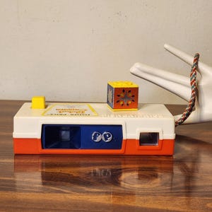 Vintage 1974 Fisher Price Pocket Camera 464 Zoo Pictures Works