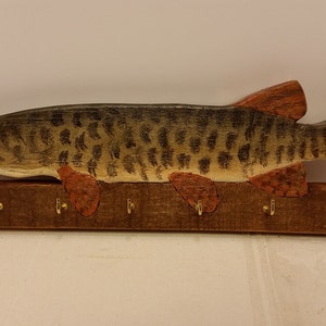 Muskie 6 hook key holder