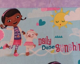 Fat Quarter Doc McStuffins Daily Dose 100/% Cotton Quilting Fabric 52512
