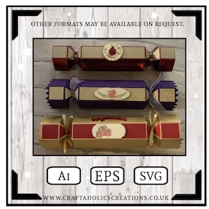 Pode incluir: Três designs de crackers de Natal com papel dourado, vermelho e roxo. Cada cracker tem um design diferente na frente. O texto na imagem diz "OUTROS FORMATOS PODEM ESTAR DISPONÍVEIS SOB PEDIDO."