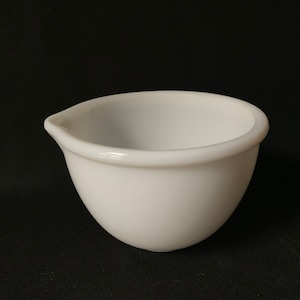 Heavy White Milk Glass Vintage 1 QT Mixing Bowl